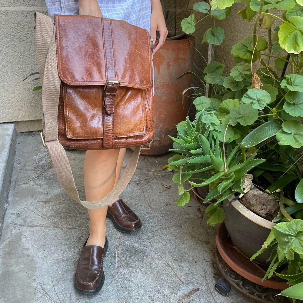 Vintage 80’s orange brown Fossil distressed leather bag